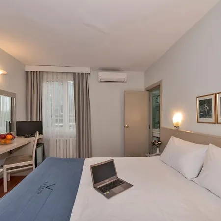 Febor Park Levent Hotell